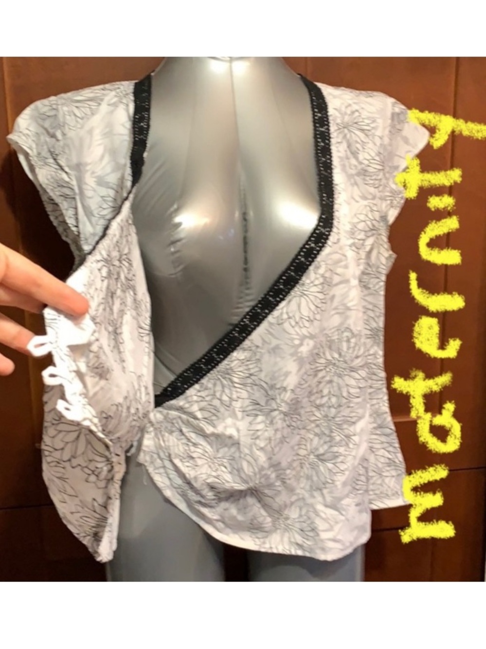 SALE!! ⚡️host pick⚡️ maternity top breast feeding top size 46.        4